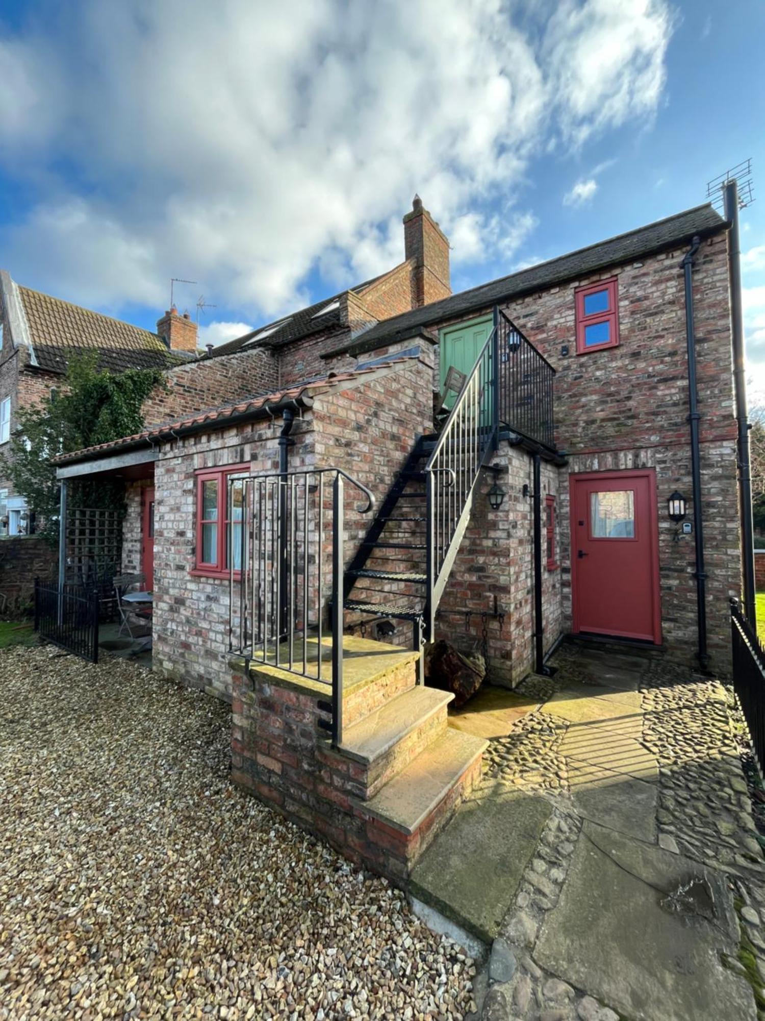 C Farmhouse Accommodation Alne Exterior photo